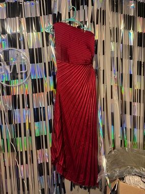 Elegant One-Shoulder Red Pleated Evening Dress